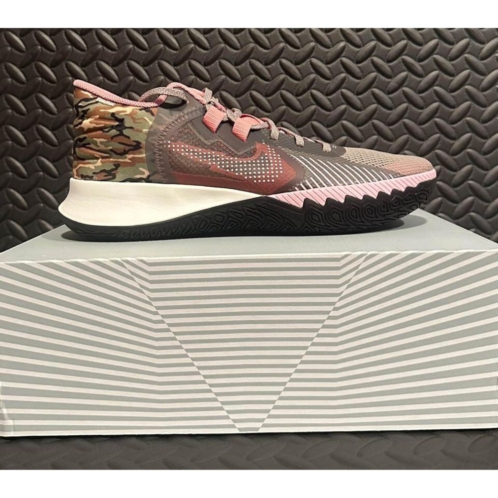 Nike Kyrie Flytrap 5 Men's Size 8.5 Moon Fossil Pink Gaze Camo 2022 Basketball